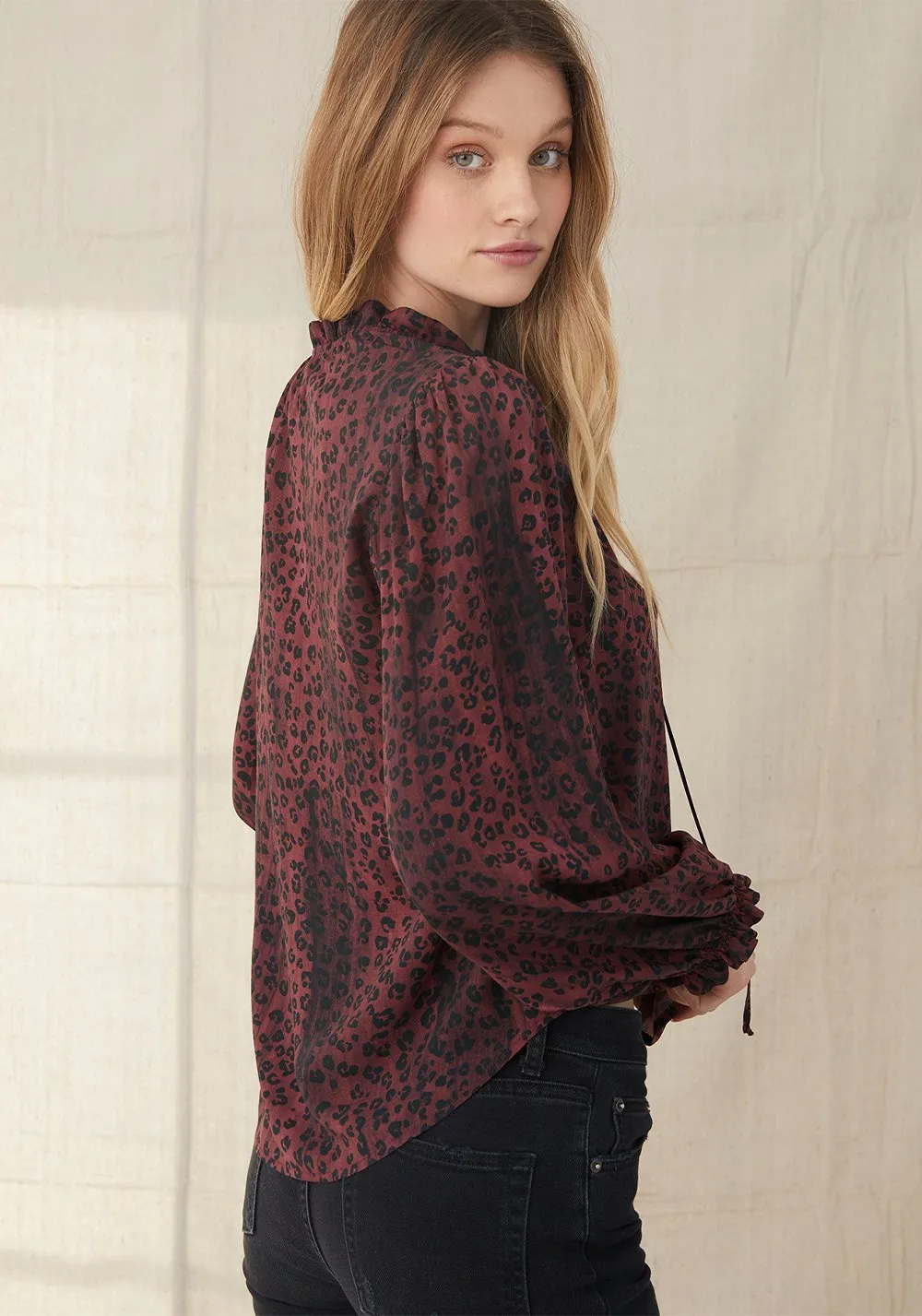 Bella Dahl - Pullover Ruffle Neck Top - Wildberry Leopard Print