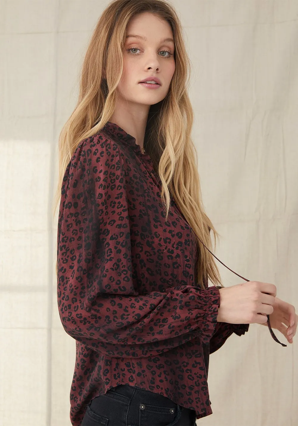 Bella Dahl - Pullover Ruffle Neck Top - Wildberry Leopard Print