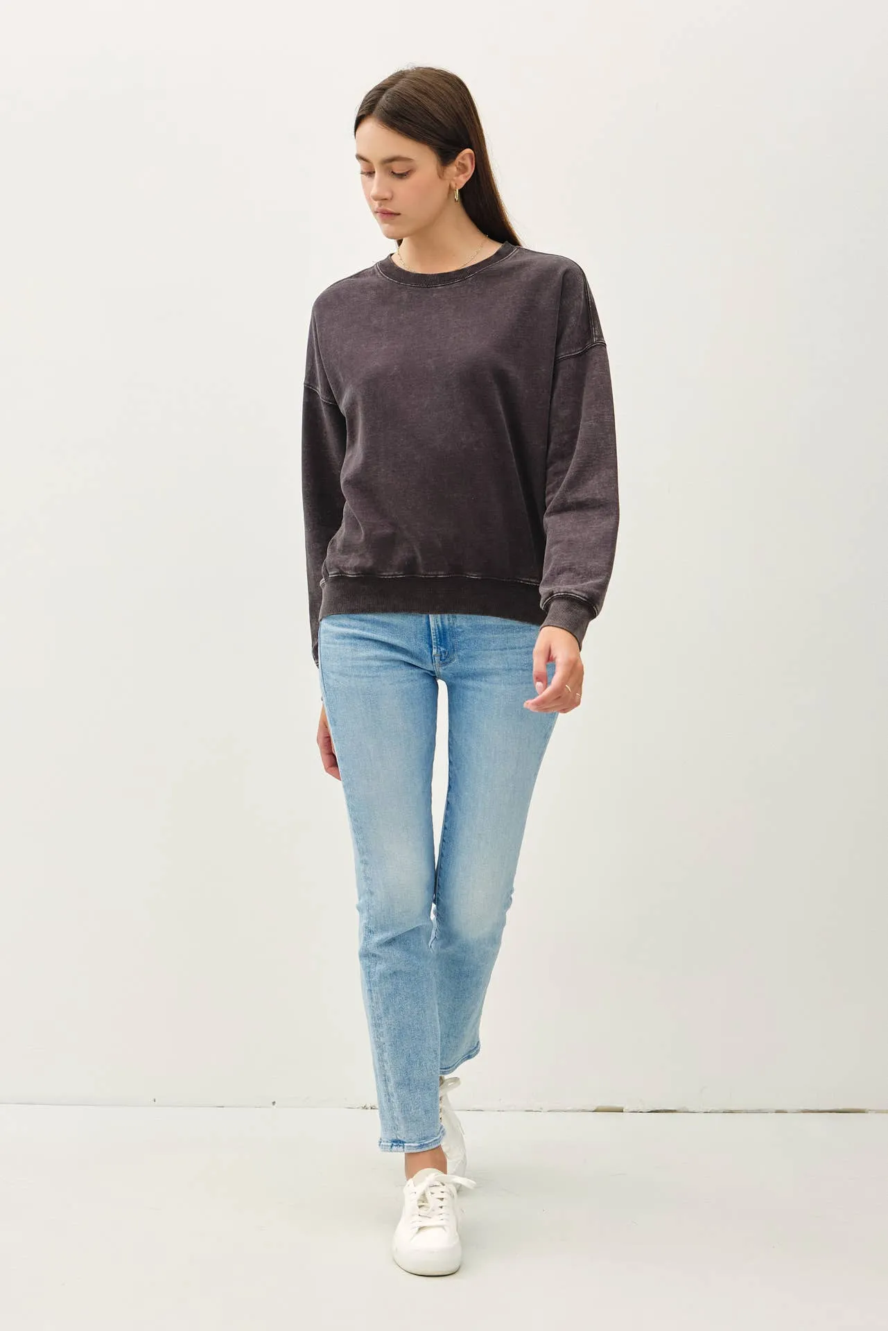 CROPPED ACID WASH CREW NECK SWEATSHIRT