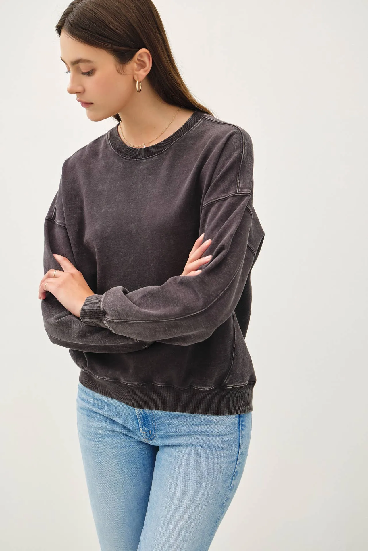 CROPPED ACID WASH CREW NECK SWEATSHIRT