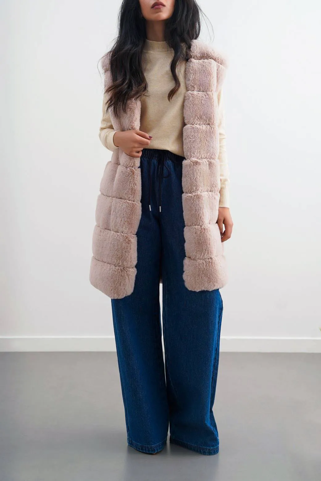 SLEEVELESS FUR COAT