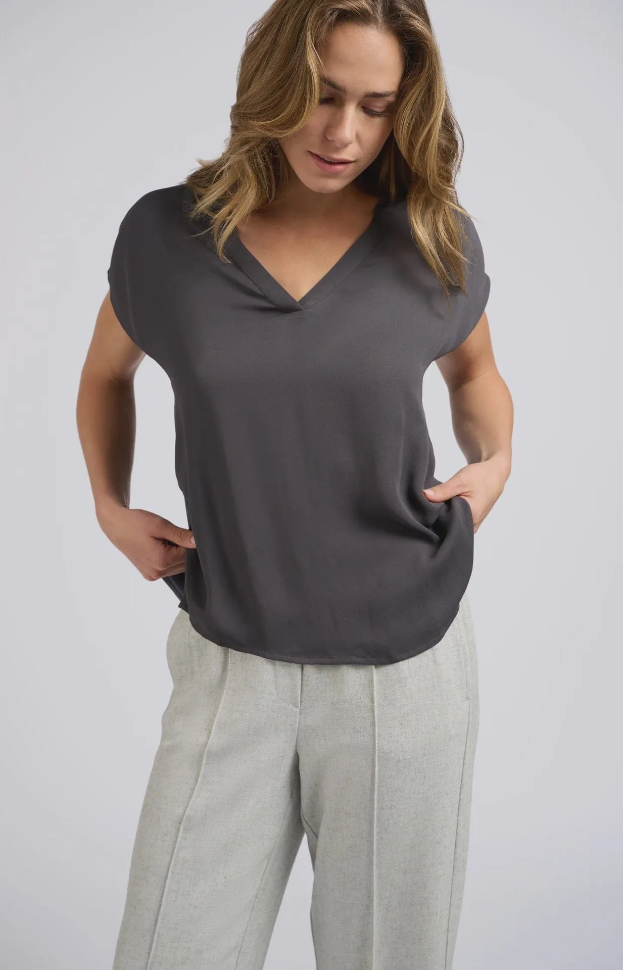 Yaya Flowy Top Short Sleeve Anthracite